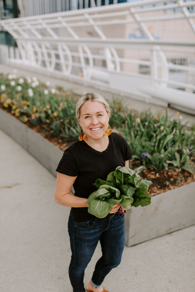 Woman holding lettuce_high fiber foods