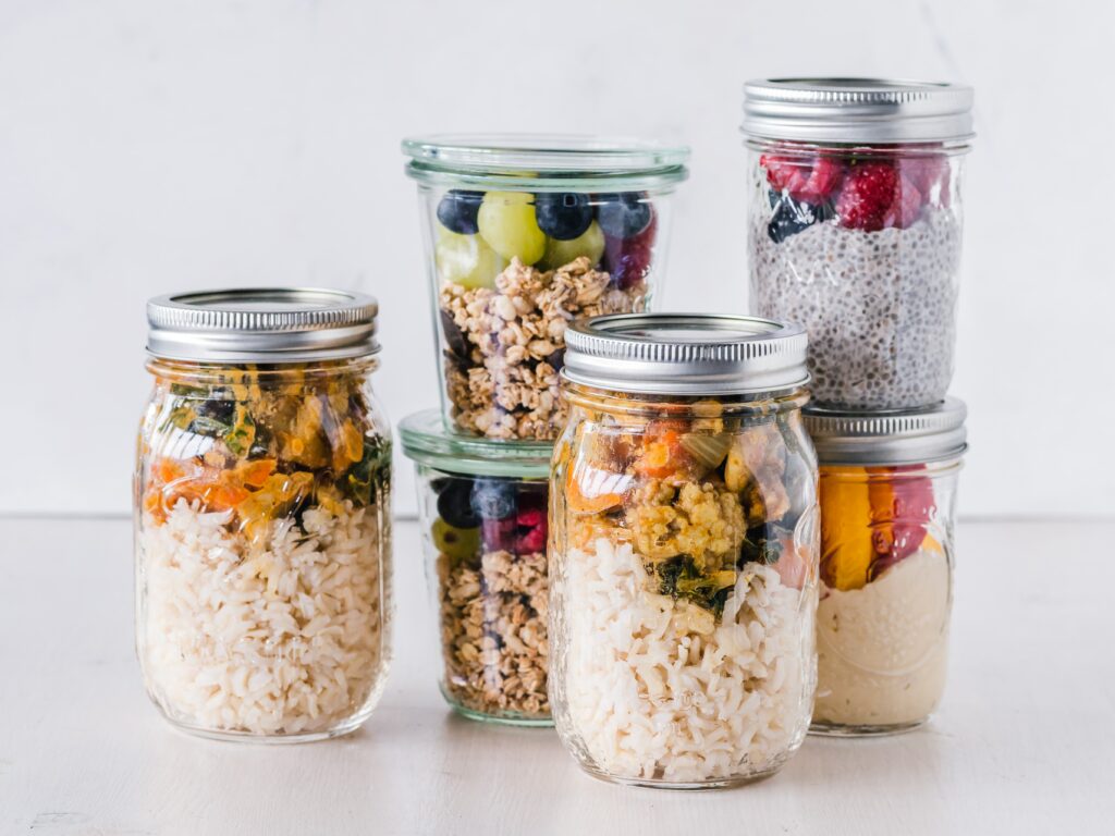 Mason jars of healthy meals_toddler lunch box ideas for preschool